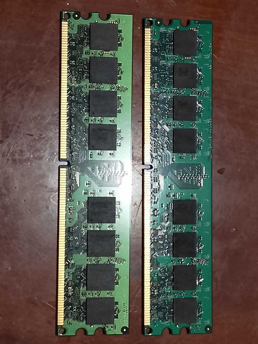 1 бр Рам памет Аdata 1Gb DDR2 800Mhz и 2GB ДДР2 Kingston