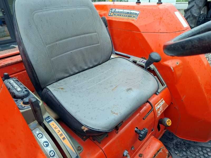 Японски трактор KUBOTA GL320 32 к.с. 4WD с челен товарач - ДЖЕЙ ТРЕЙДИНГ