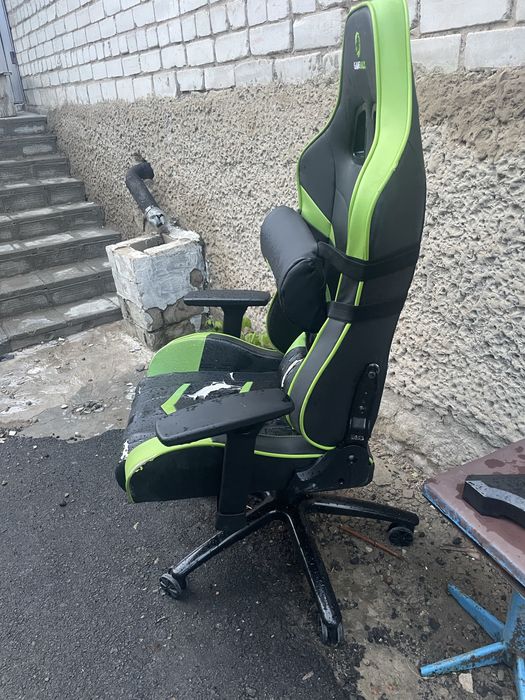 Игровое кресло GAMEMAX