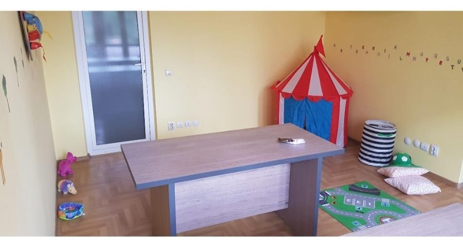 Birouri  pentru diverse activități, pentru scoli, sali de conferință , after school