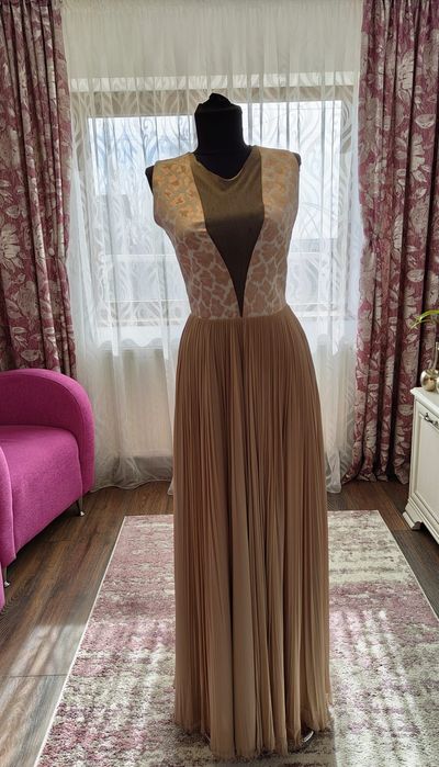 Rochie de seară lunga cu decolteu transparent, din voal