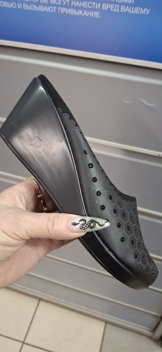 Продам женскую обувь