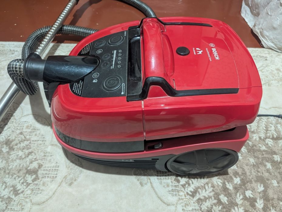 Bosch pilesos sotiladi