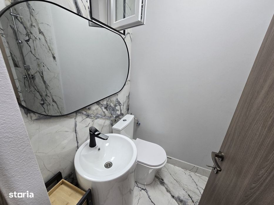 Apartament 3 camere,2 terase,2 băi,95mp,zona Centrală