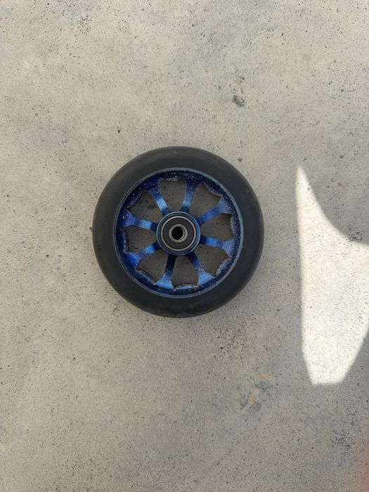 Trotinata freestyle whip Champ