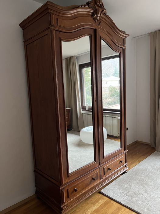 Френска махагонова спалня с мебели с мрамор