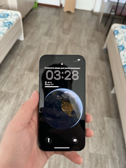 Продам Айфон 13