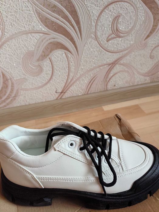 Ботинки кроссовки на весну