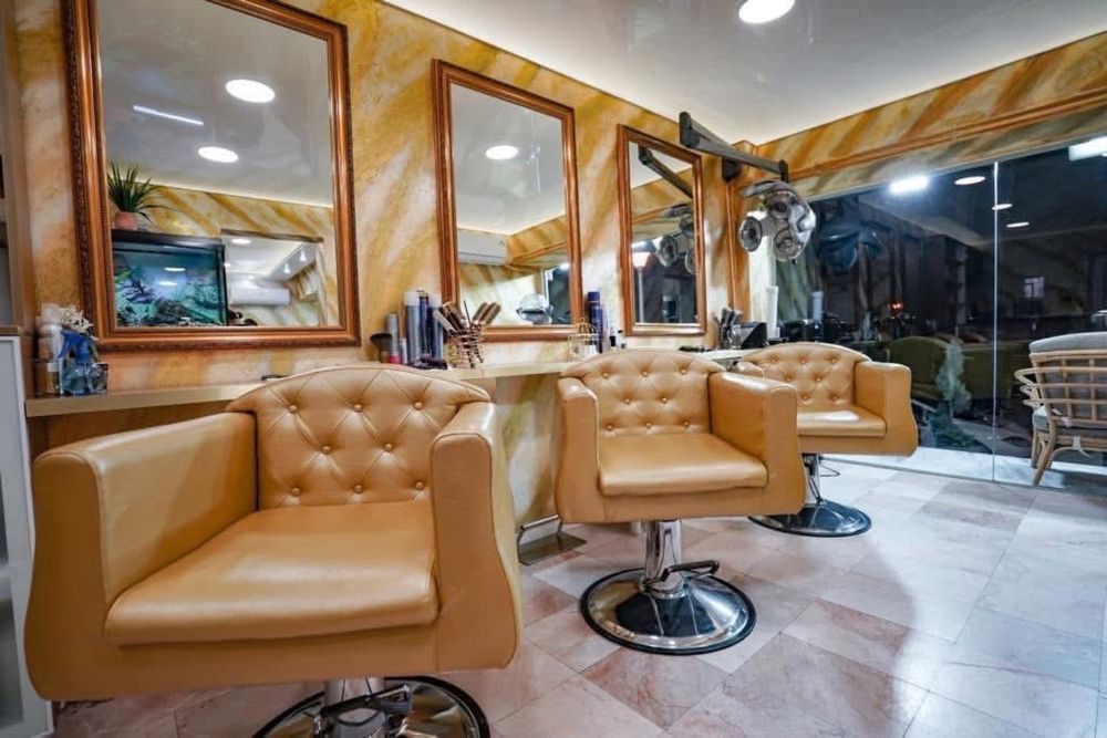 Femeie curatenie 4 ore/ zi  salariu 2000 lei