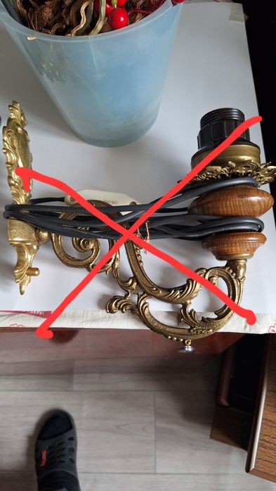 Продам люстры и настольные лампы