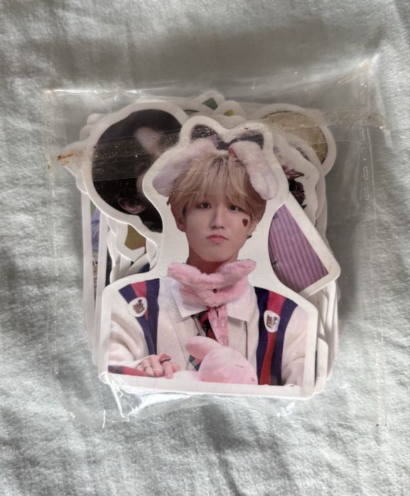 Наклейки Stray Kids