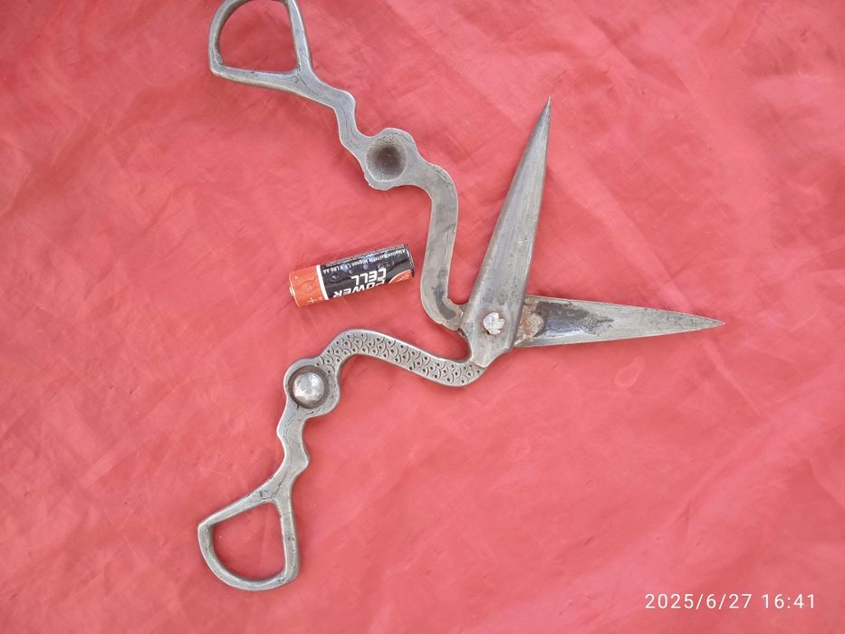 Қадимий қайчи сотилади