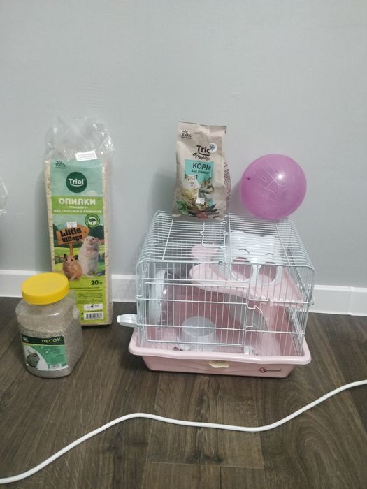Клетка для хомяка,корм,опилки