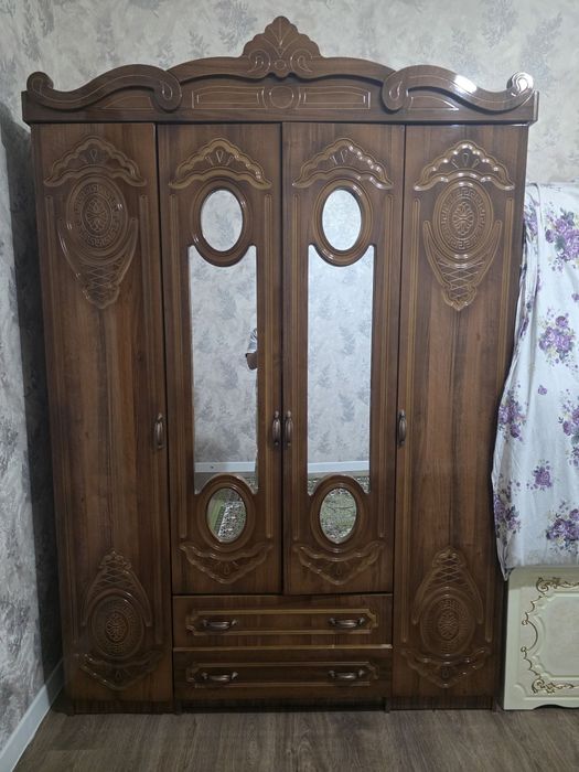 Shkaf holati ajoyib.