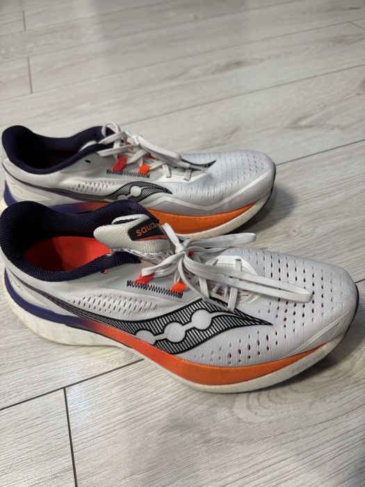 продам кроссовки saucony