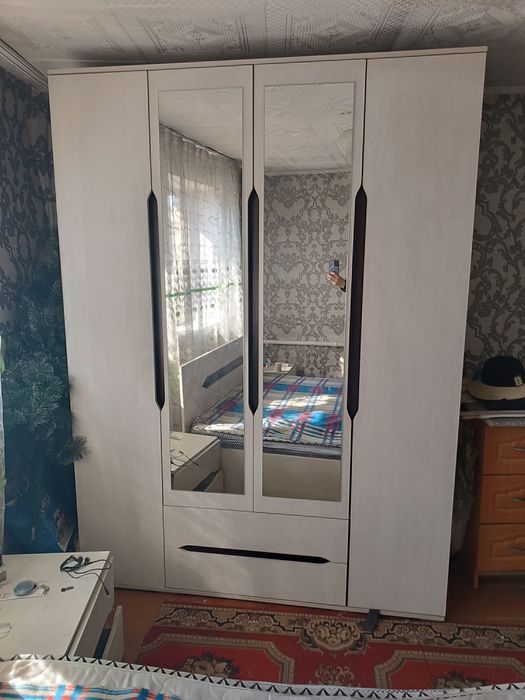 Продам спальный гарнитур