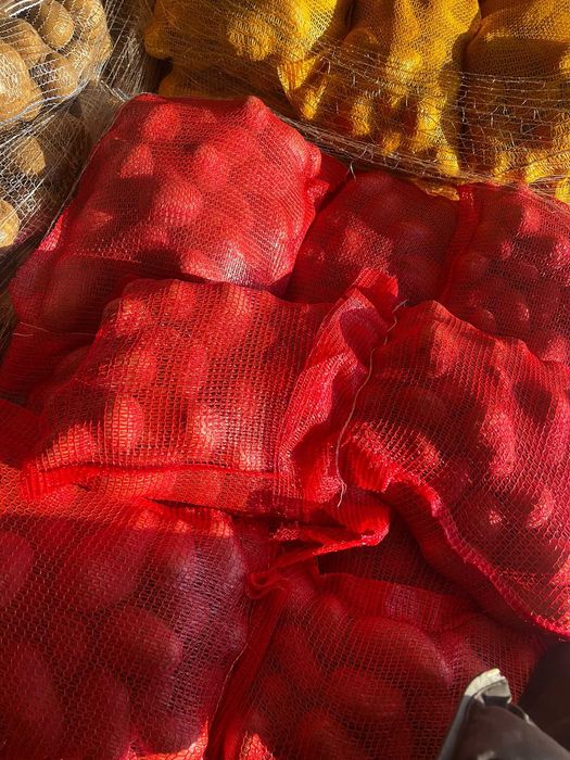 Vindem cartofi albi si roșii EN-GROS