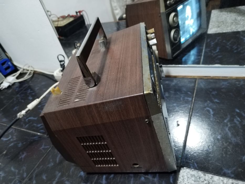 Universum Aiwa tv cu tub alb negru