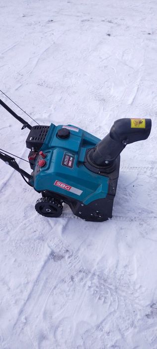 Продаю снегоуборочная машина.