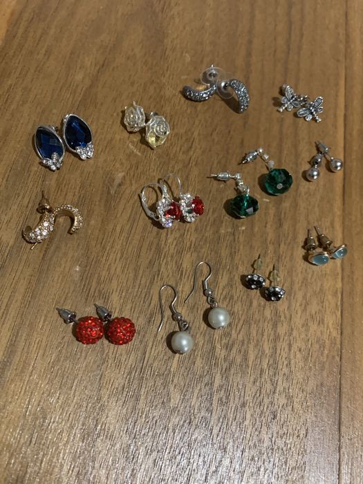 Различни ВИДОВЕ НОВИ обеци по 2 лева броя