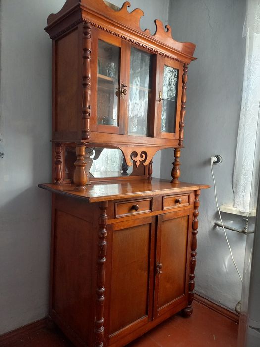 Буфет из дерева старинный