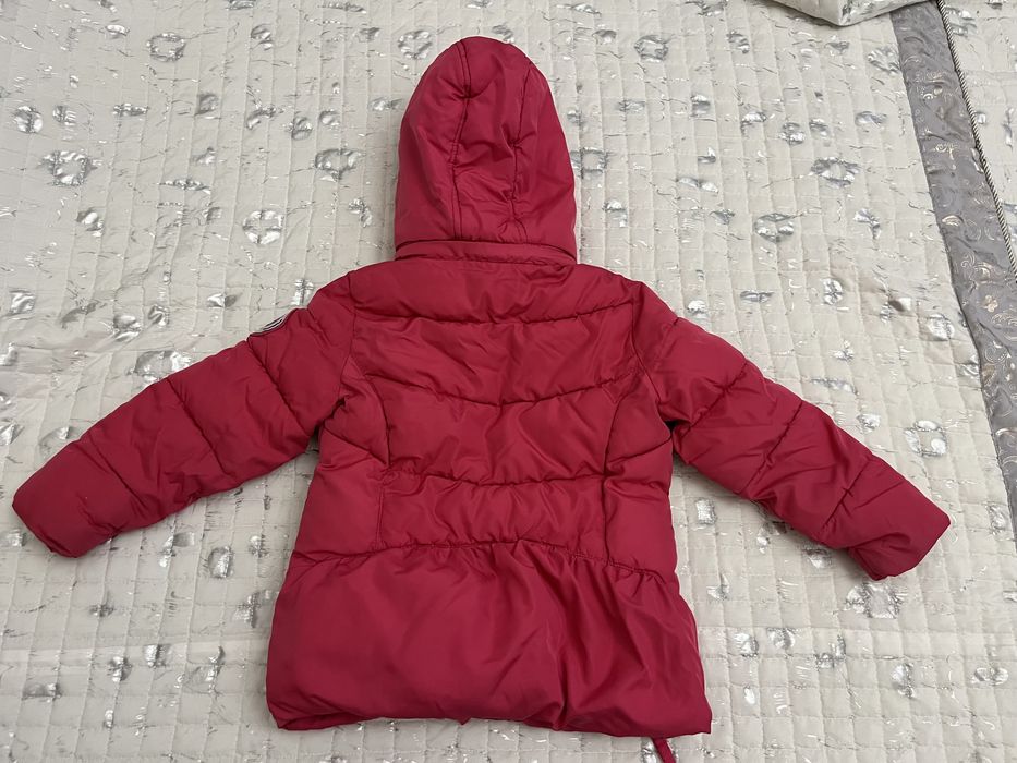 Отдам бесплатно куртку на девочку