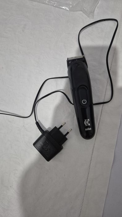 BRAUN -зарядна машинка за подстригване