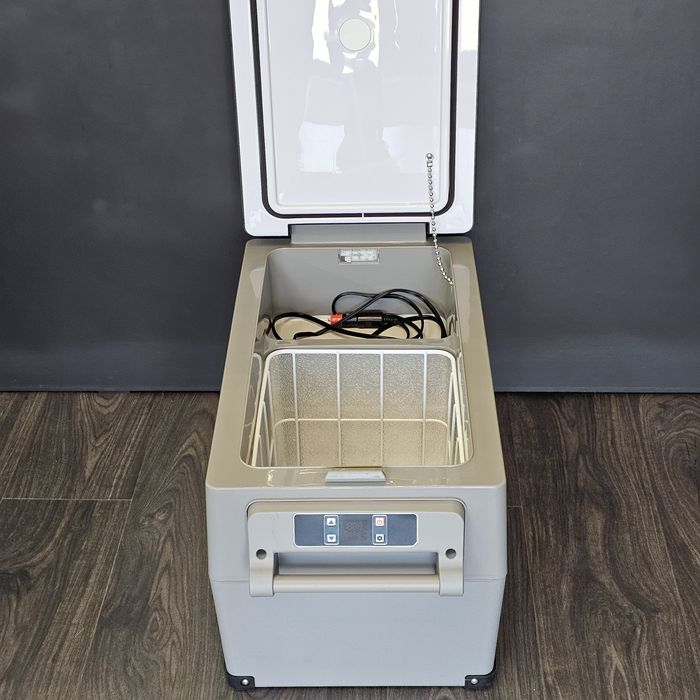 Amanet F28: Frigider Auto Dometic CDF 36DC (p)