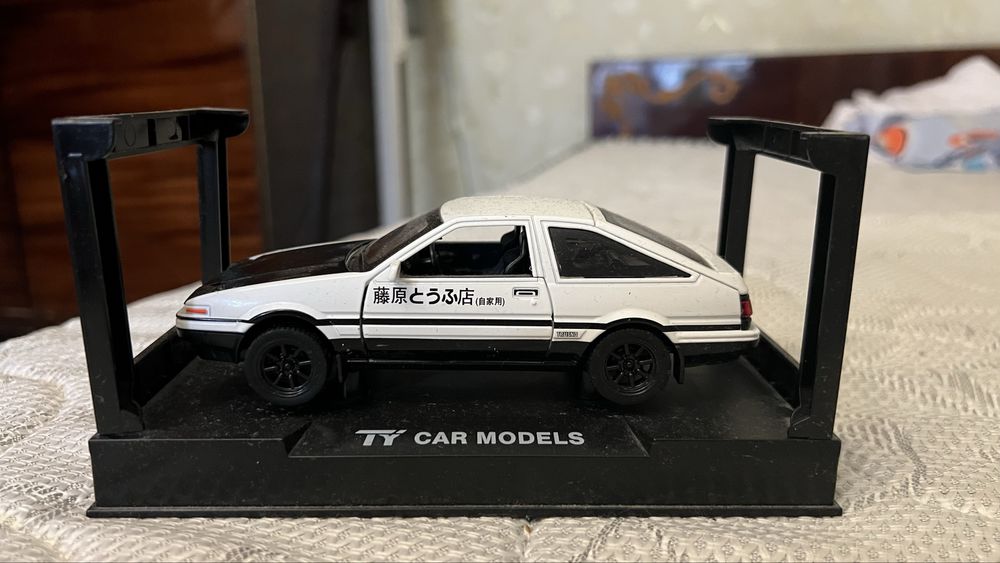 Модель машинки Toyota Trueno ae86