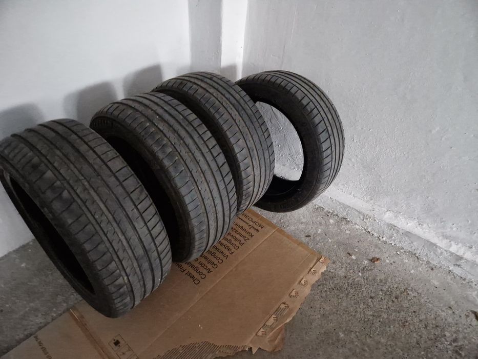 Anvelope de vară Moichelin Pilot Sport 4
235/45 R18 98Yi