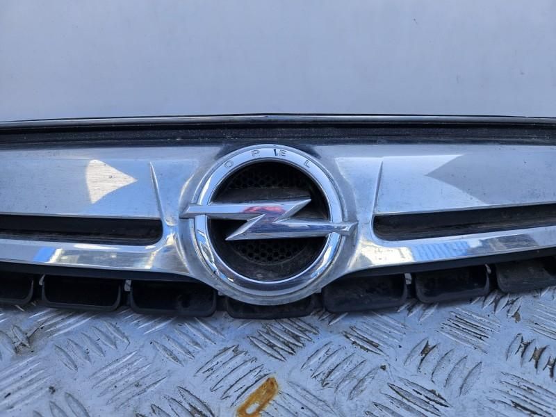 Grila din capota defect crom stanga Opel Antara facelift
