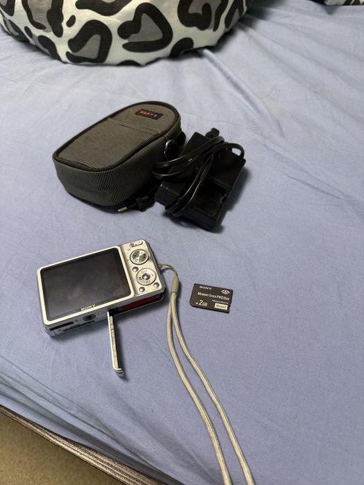 Sony Cyber shot 12.1 DSC-W210 steadyshot camera digitala