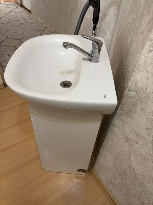 Продам раковина с зеркалом