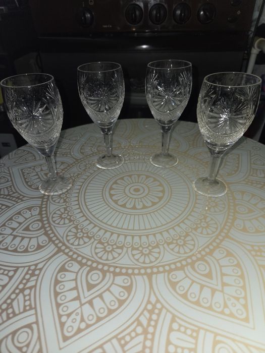 Хрустальный бокалы