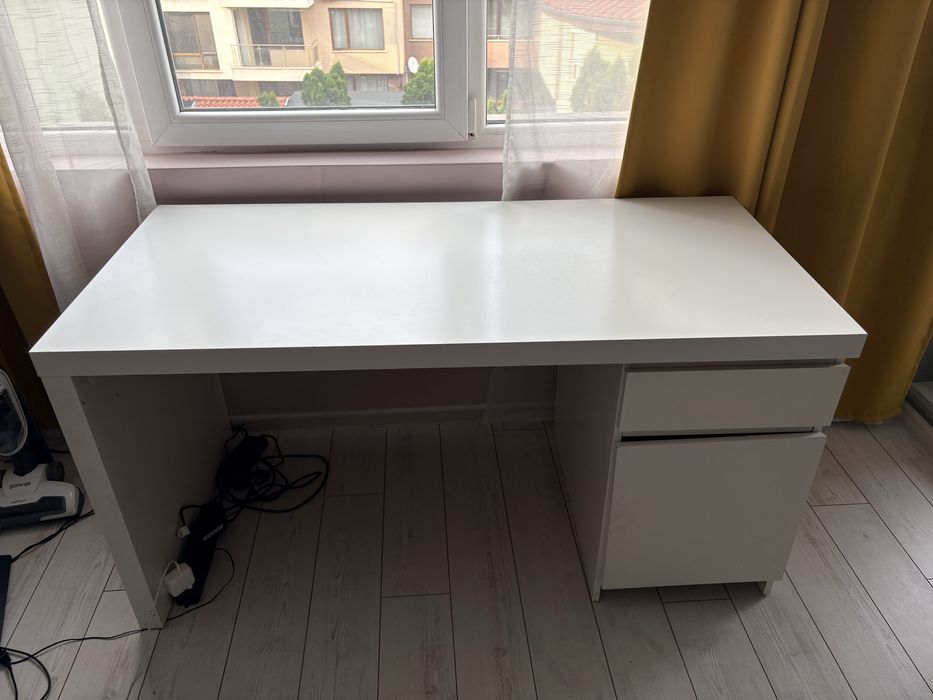 Бюро от Икеа 140х65 сглобено