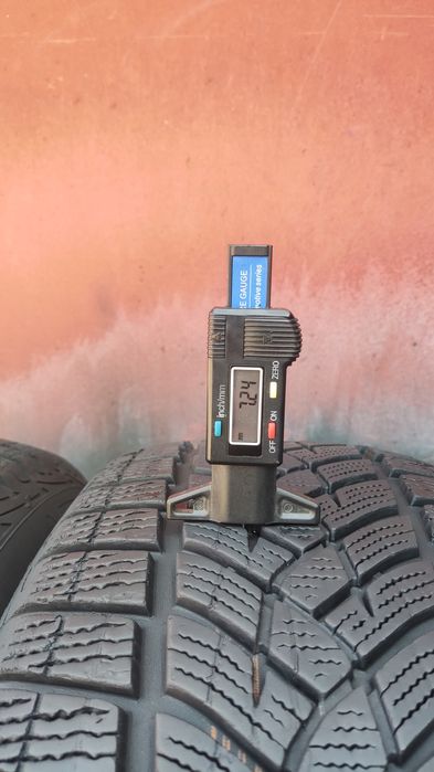 4бр. зимни гуми 235/60/18 GoodYear Ultra Grip Performance 
dot23