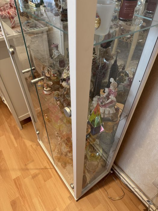 Vitrina cu oglina si iluminare