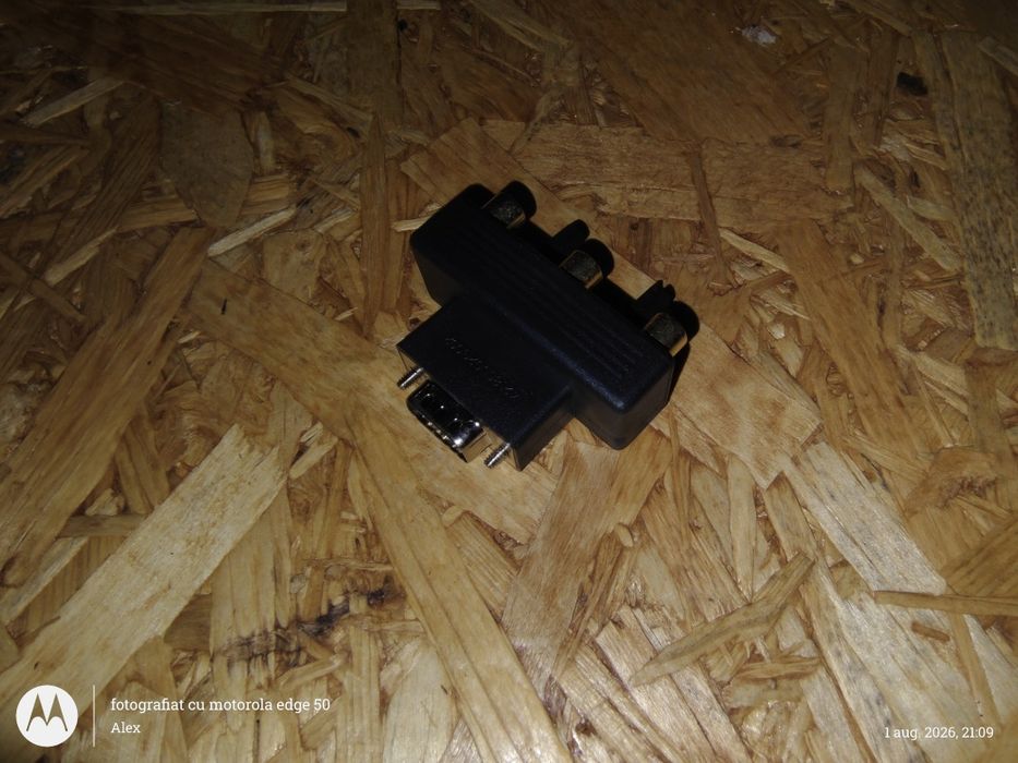 Adaptor Video Component (3x RCA) la VGA (D-Sub 15 pini)
Descriere: