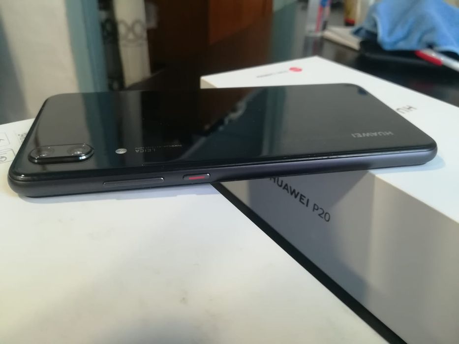 Продам Huawei P20, чёрный 2019 г/в