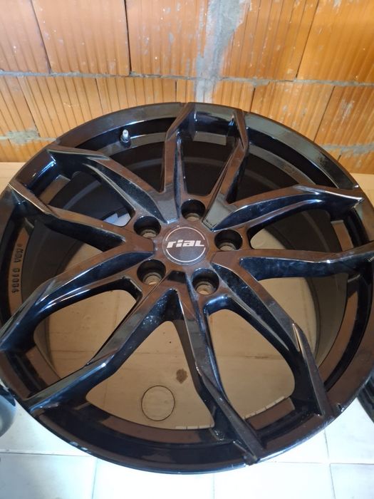 Jante noi ,pe 18 ,negru lucios 5×114,nefolosite niciodată