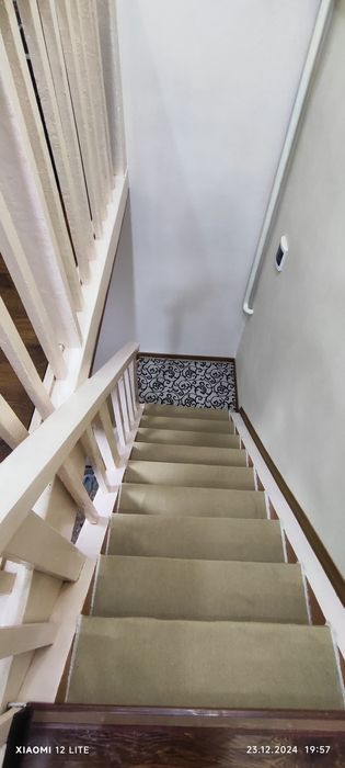 Жай сатылади тахияташ 2 микрорайон. Дом 9 кв 2