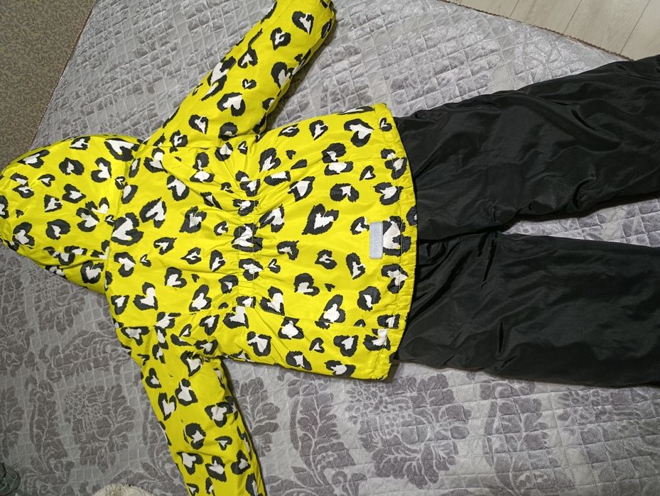 Продам демисезонный костюм