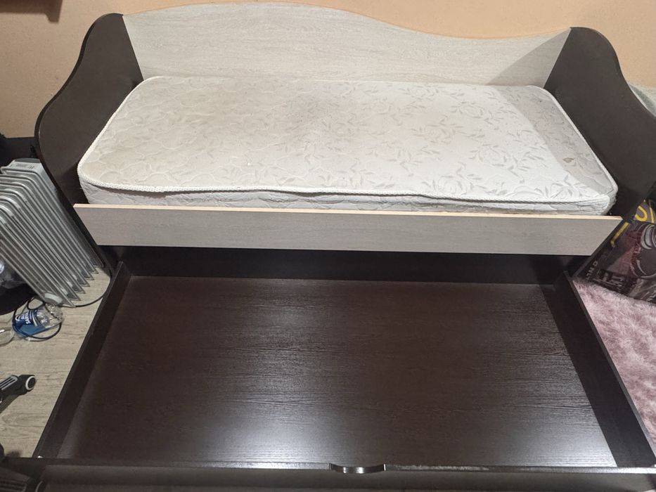Кровать темно коричневая выдвижная