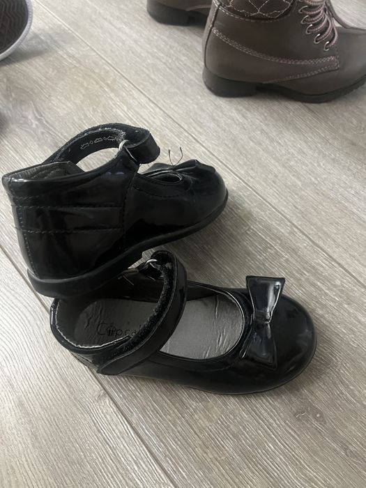 Продам детские ботиночки