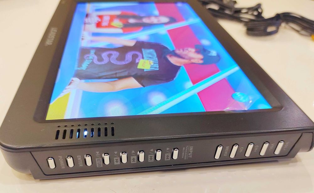 Малък телевизор портативен цифров тунер кола камион автомобил 12V 220V