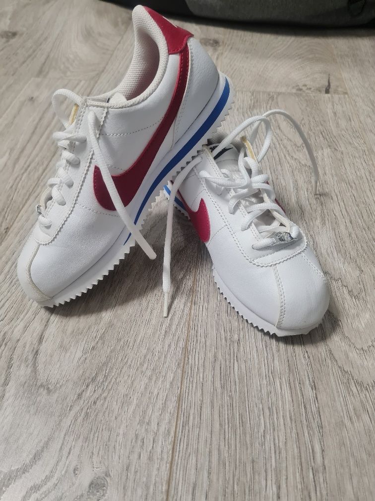 Adidasi store nike cortez