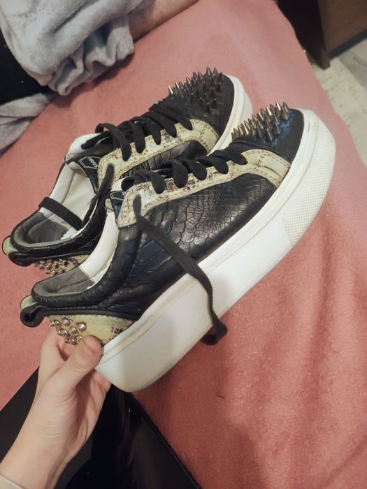 Adidasi sarbu  nr 40