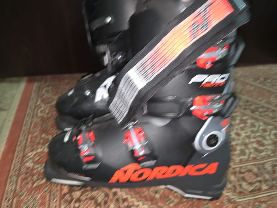 Clăpari Nordica, mărimea 42-43, pentru ski, 450 lei