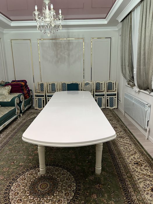 гостинный стол.