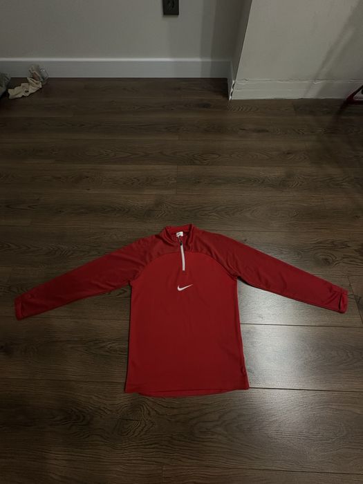 продаю тренировачнуб кофту